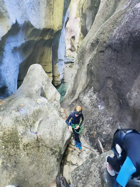 Progression dans un canyon aquatique du Vercors