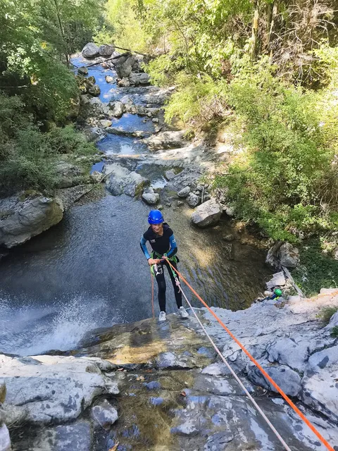 Descente en rappel dans un canyon du Vercors