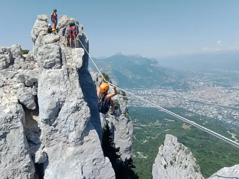 Sommet et vue sur la vallée après l’ascension